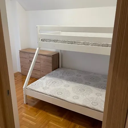 Apartman 12 Jelena Anzujska Zlatibor