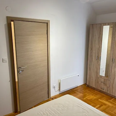 12 Jelena Anzujska * Zlatibor