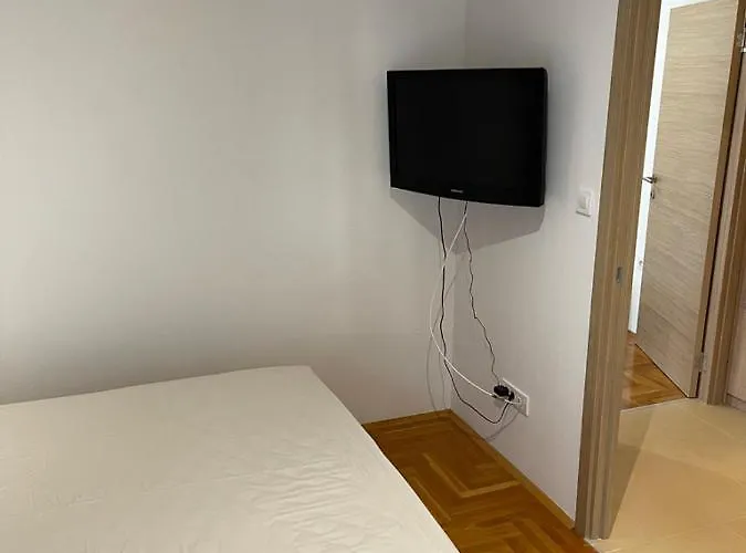 12 Jelena Anzujska Διαμέρισμα