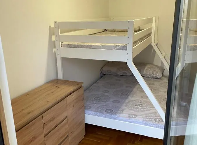 12 Jelena Anzujska Διαμέρισμα *