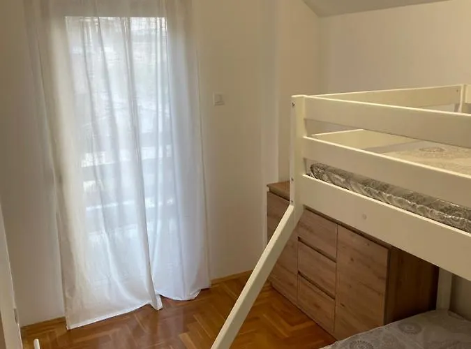 12 Jelena Anzujska Διαμέρισμα *