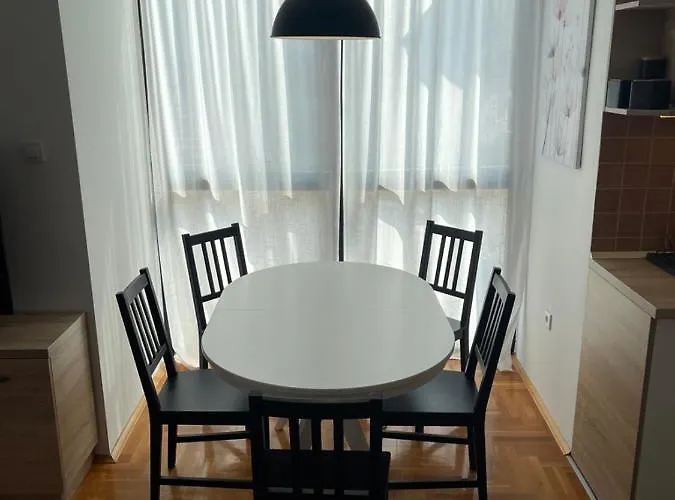 12 Jelena Anzujska アパート *