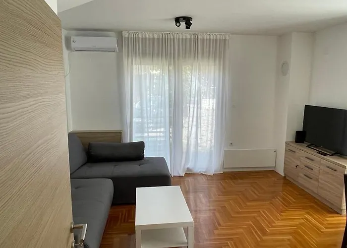 12 Jelena Anzujska アパート ズラティボール