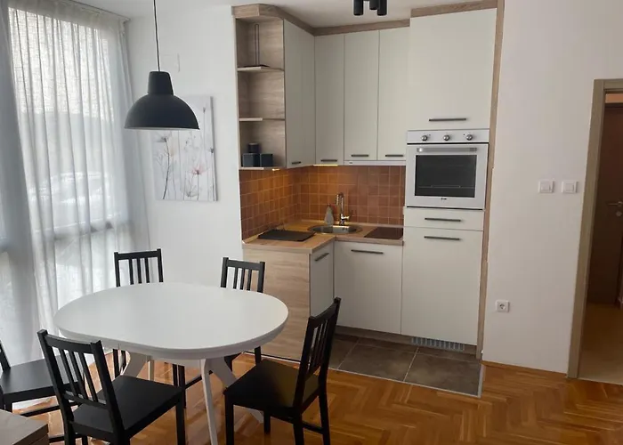 12 Jelena Anzujska Διαμέρισμα *