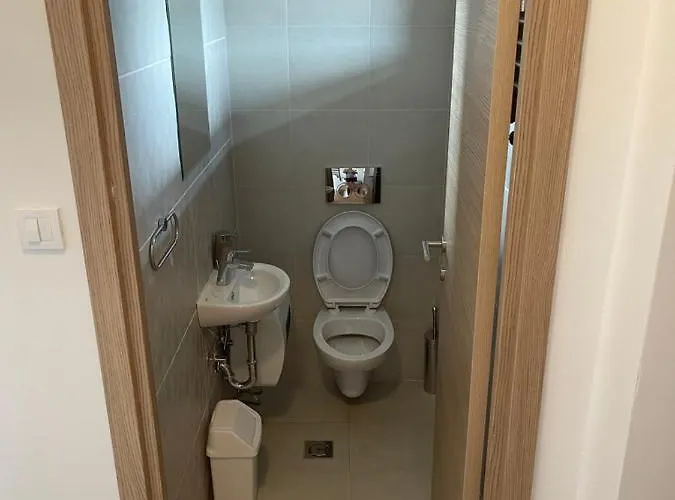 12 Jelena Anzujska Διαμέρισμα *